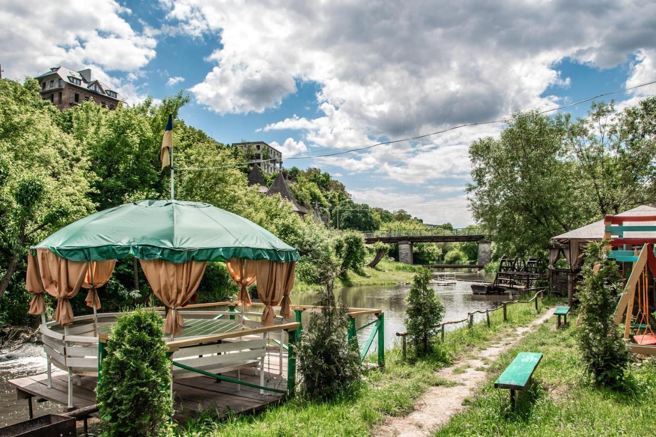 Bilya Richky Hotel Kamianets-Podilskyi Exterior foto