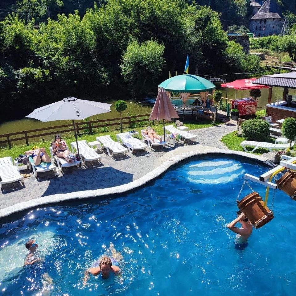 Bilya Richky Hotel Kamianets-Podilskyi Exterior foto