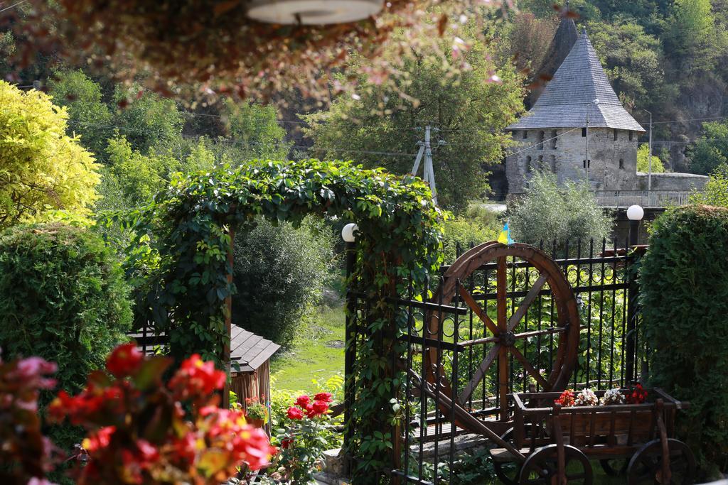Bilya Richky Hotel Kamianets-Podilskyi Exterior foto
