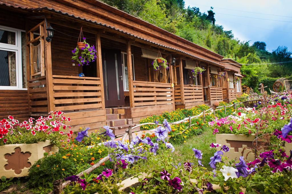 Bilya Richky Hotel Kamianets-Podilskyi Exterior foto