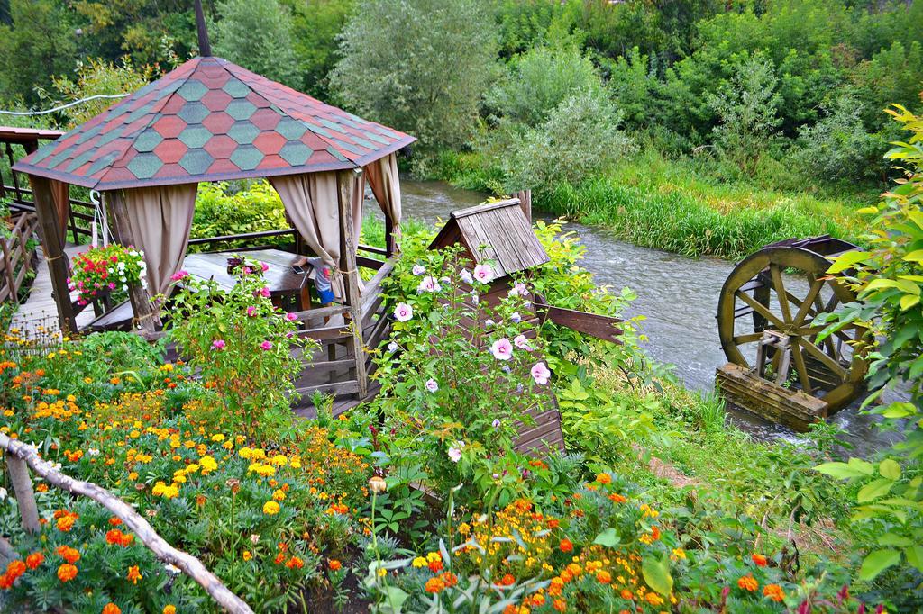Bilya Richky Hotel Kamianets-Podilskyi Exterior foto